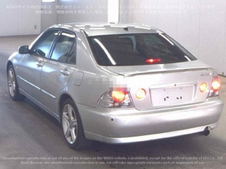 Toyota Altezza 2000 - Photo 2