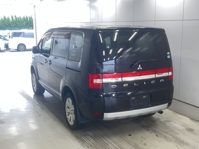 Mitsubishi Delica D5