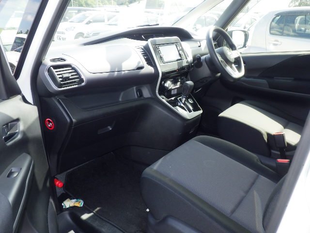 Nissan Serena 2022 - Photo 15