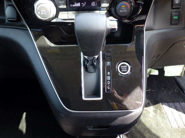 Nissan Serena 2022 - Photo 27