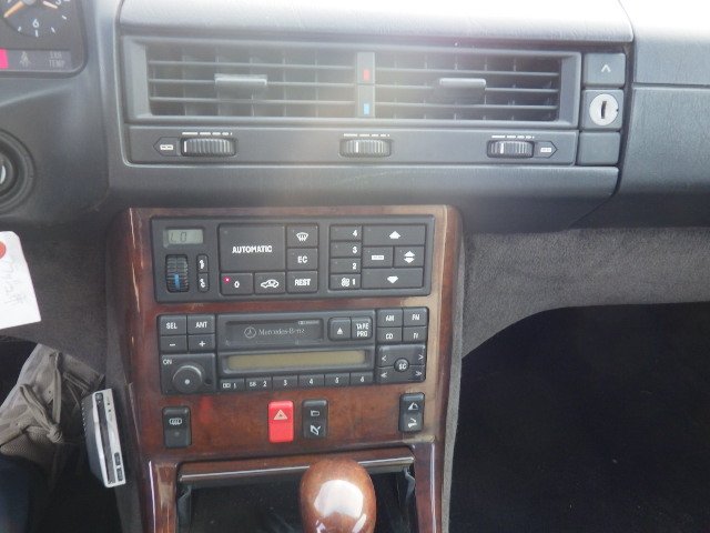 Mercedes Benz Sl Class 1995 - Photo 14